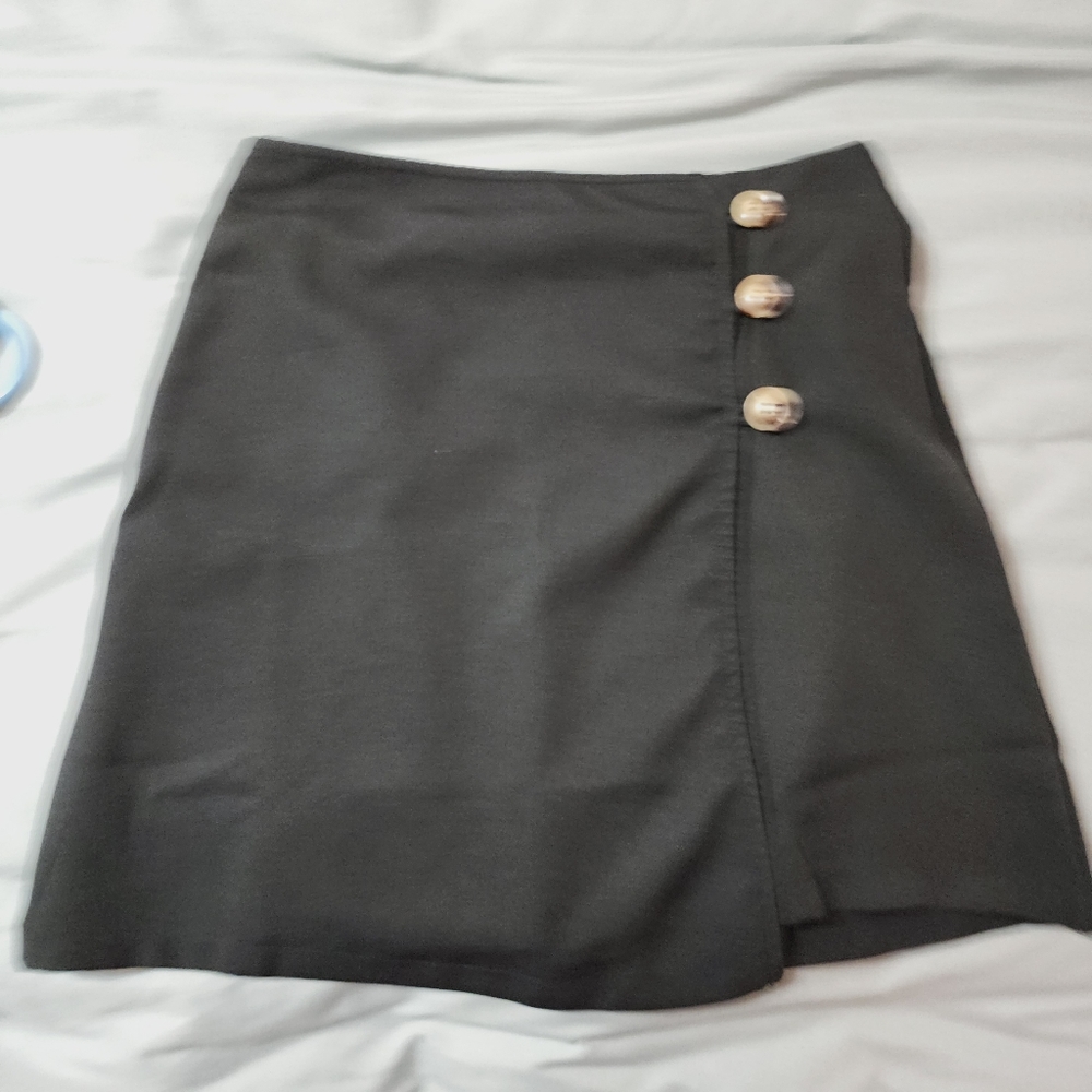 Black button front faux wrap skirt mini size small NWOT